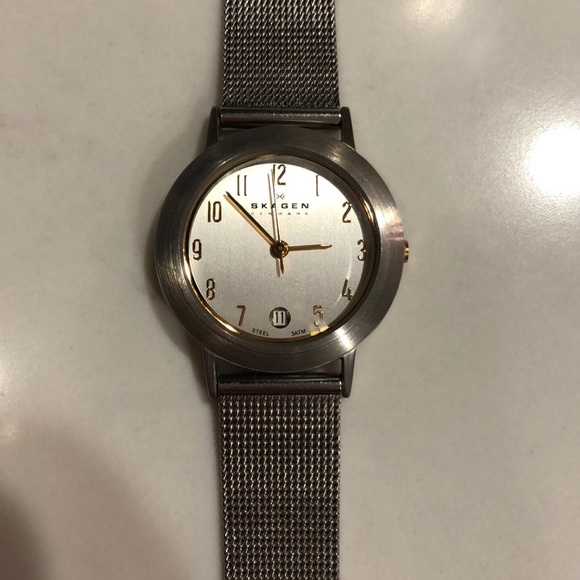 Watch - Picture 2 of 3